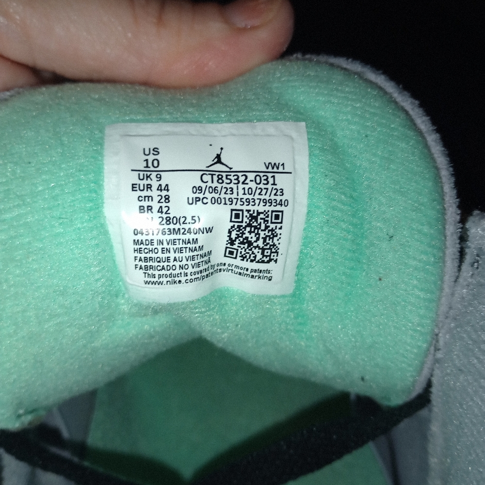 EUC Air Jordan 3 Retro Green Glow Men's Size 10 - Picture 10 of 10